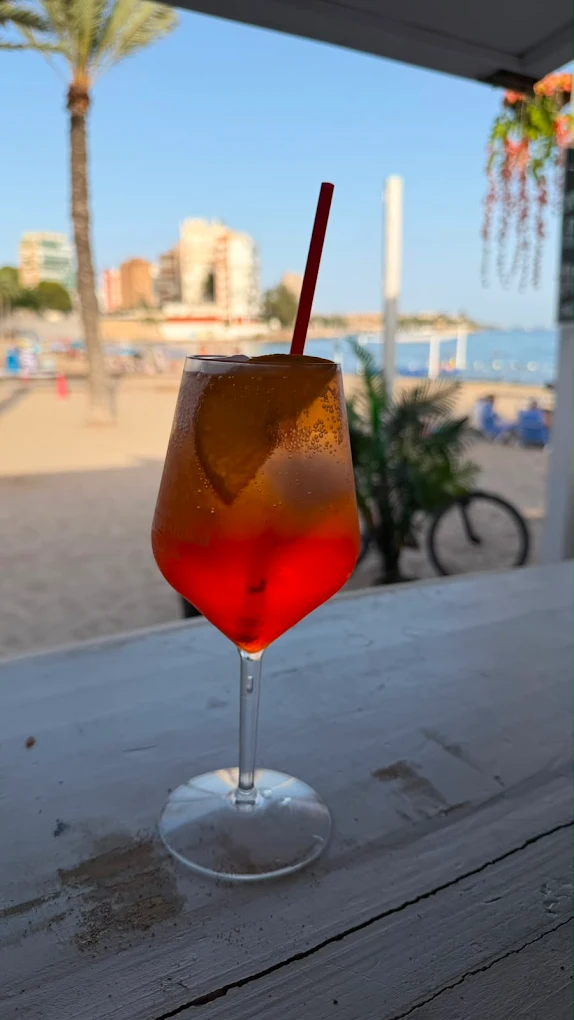 Aperol servido en Marea Beach Albufereta, Alicante